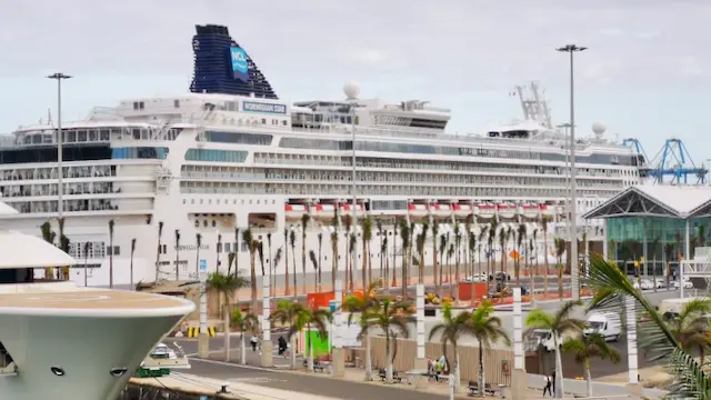 Norwegian Star im Hafen von Las Palmas