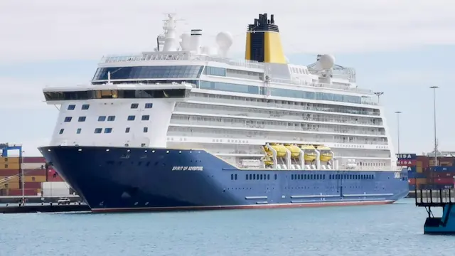 Spirit of Adventure im Hafen von Las Palmas